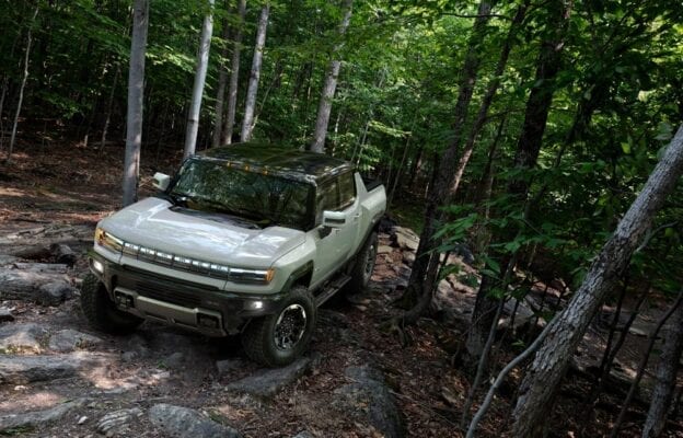 GMC Hummer EV campo