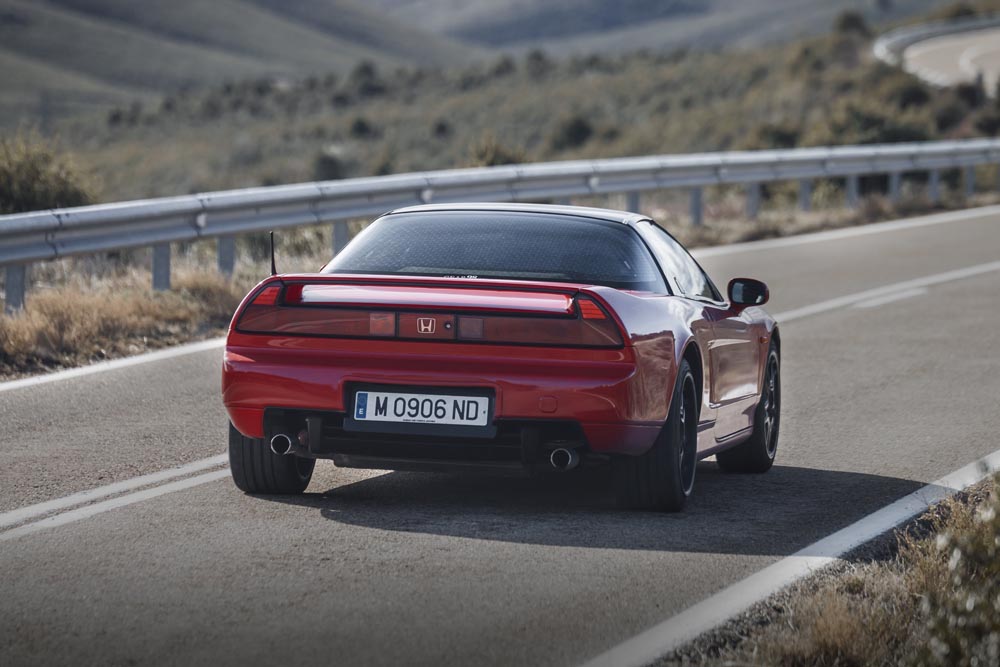 Honda Civic Type R (2017) y NSX (1990)