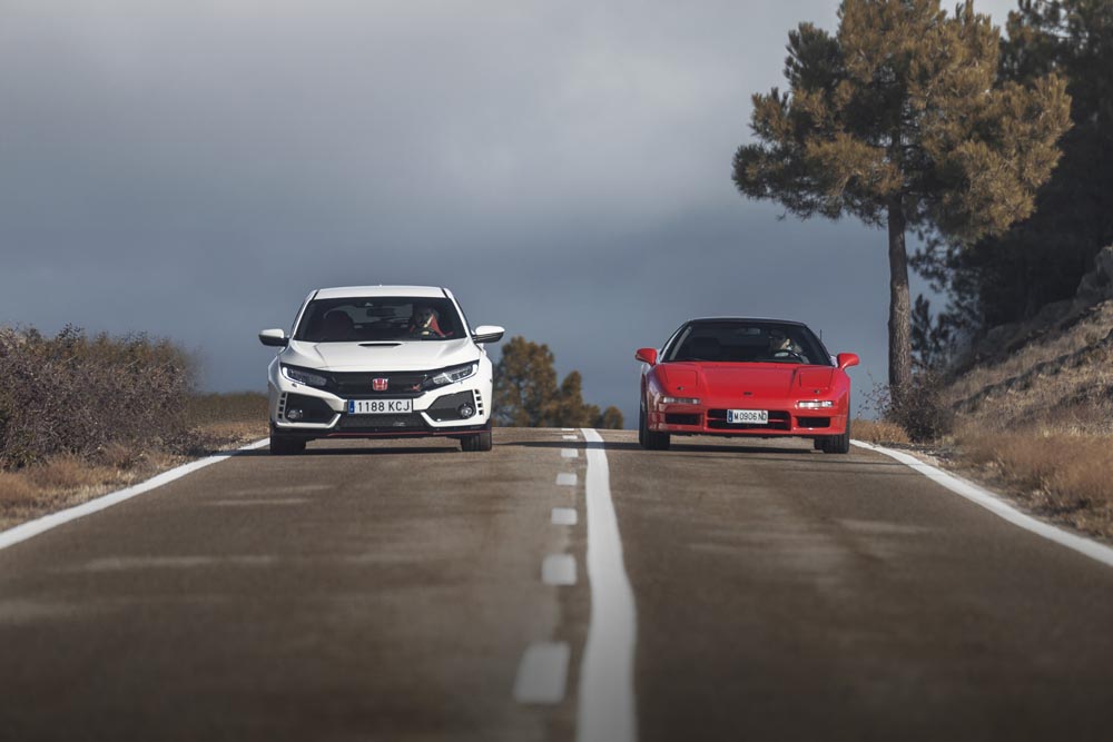 Honda Civic Type R (2017) y NSX (1990)