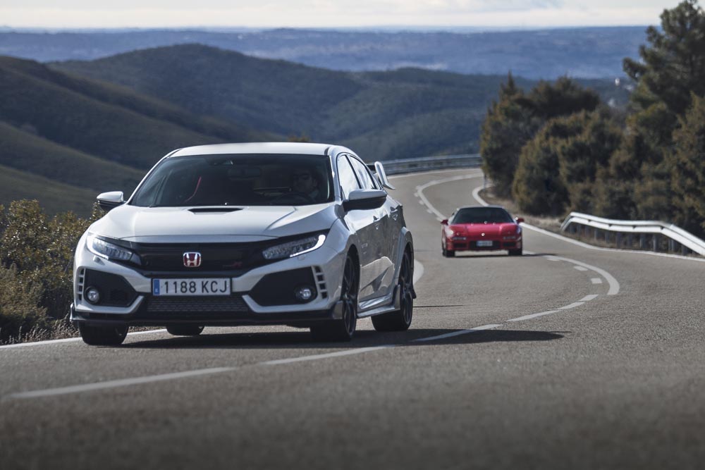 Honda Civic Type R (2017) y NSX (1990)