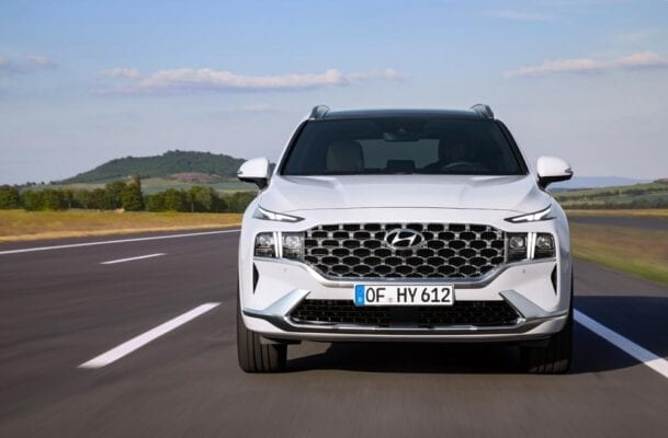 Hyundai Santa Fe 2021 frontal movimiento