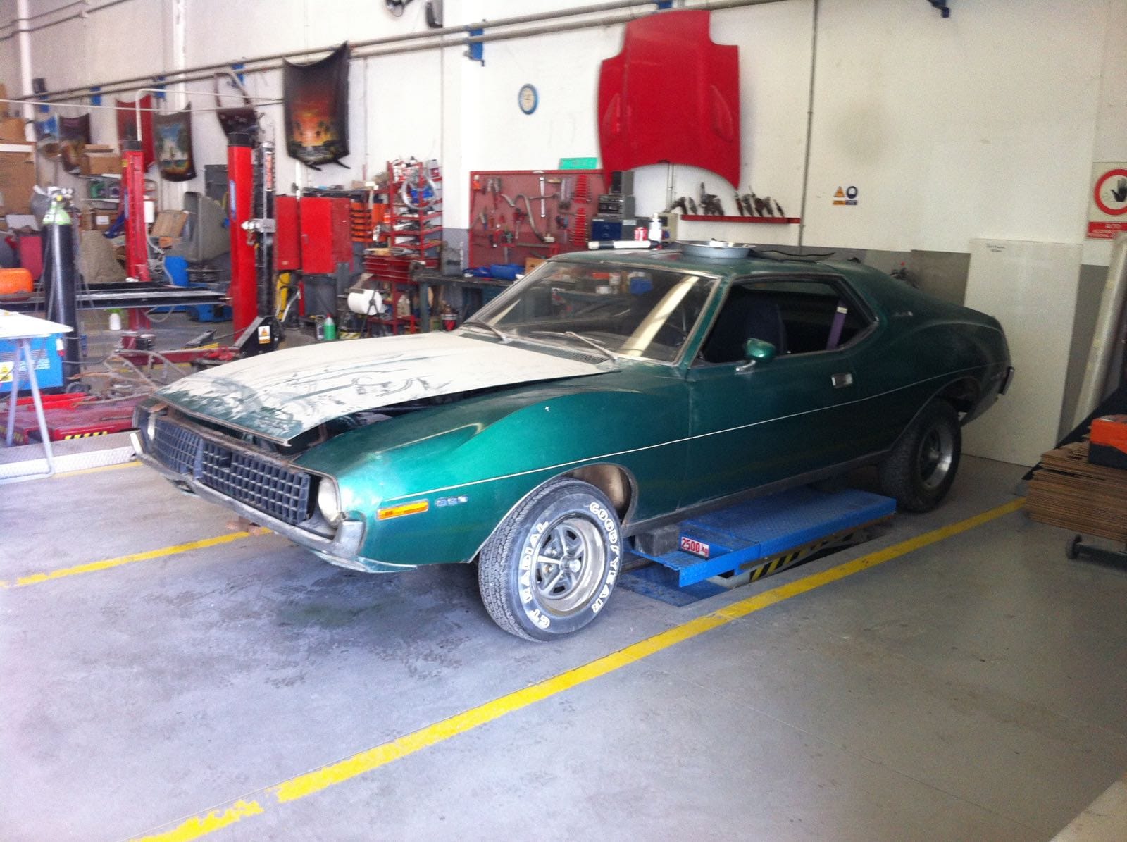 AMC Javelin SST 360 by Motorkrash: un bestia resucitada