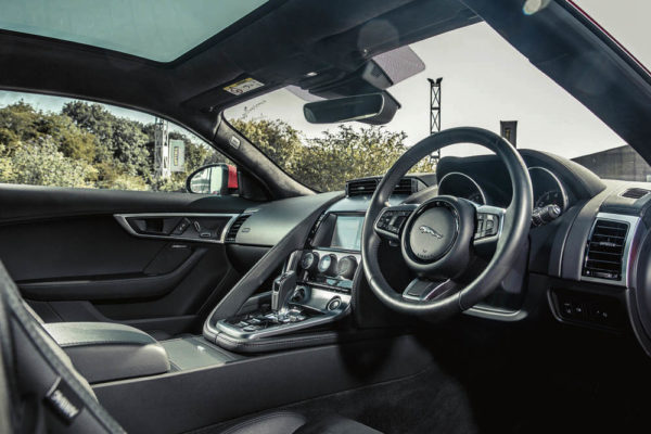  Comparativa deportivos Jaguar F-Type interior