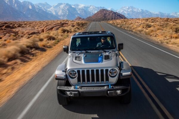 Jeep Wrangler 4xe morro carretera