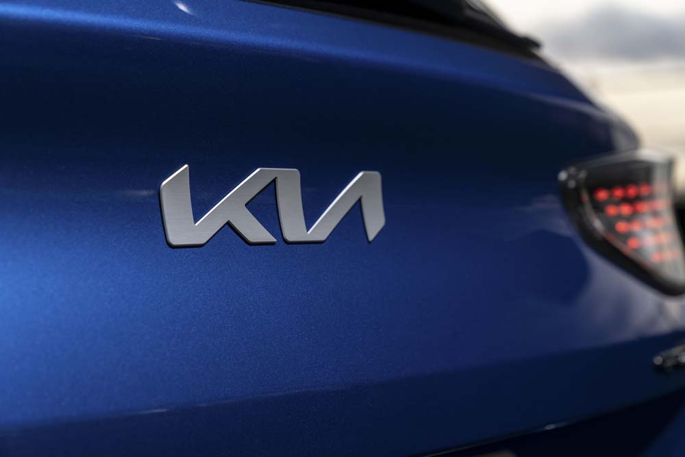 nuevo logotipo gama Kia Ceed