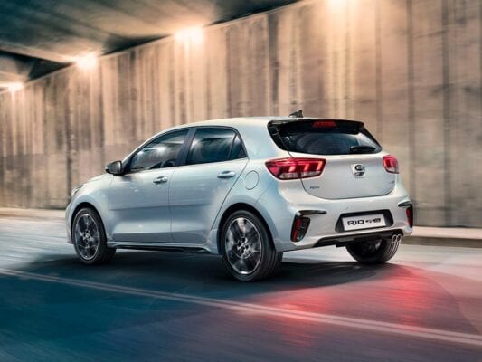 Kia Rio 2021, primera electrificación y mucha tecnología superior