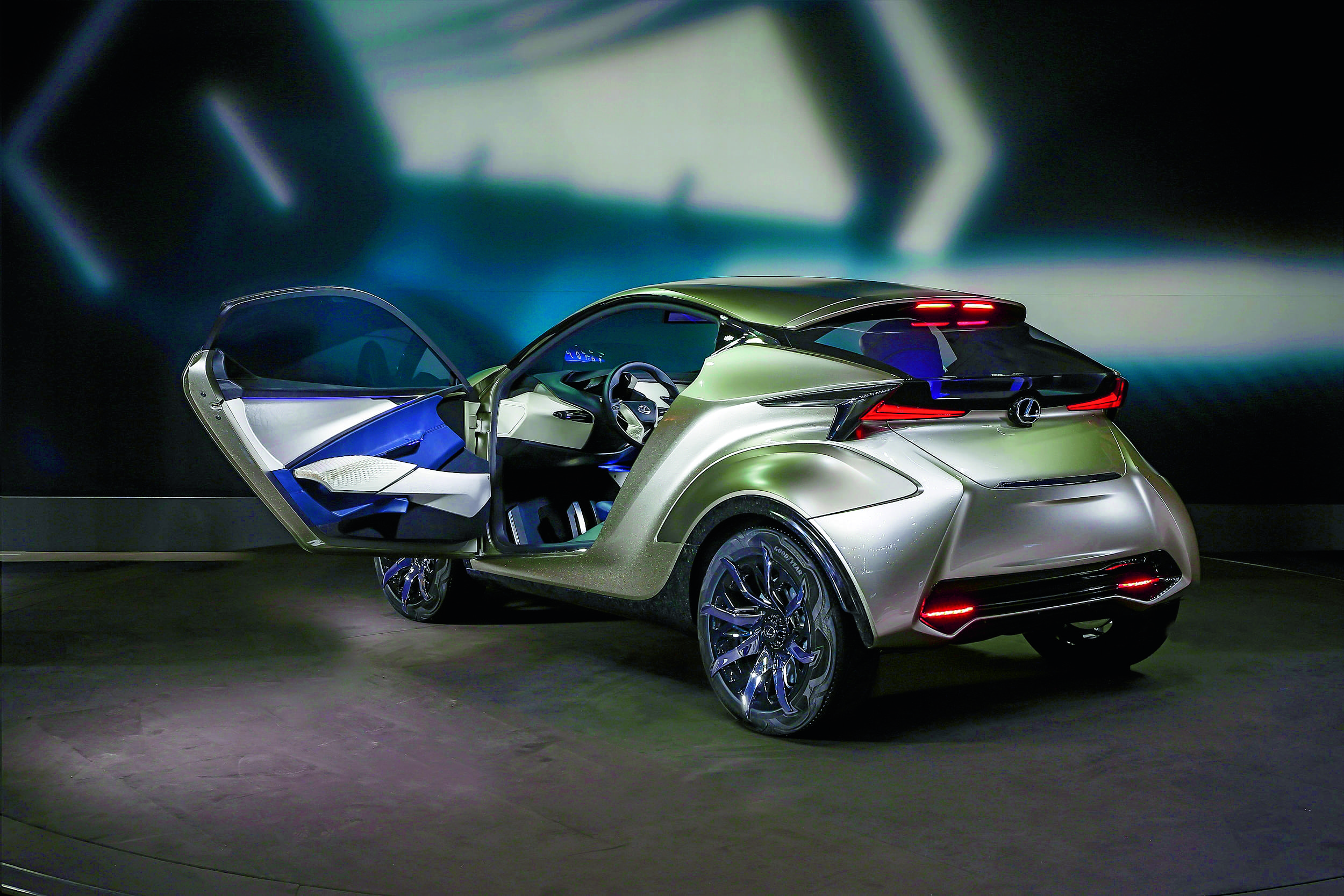 Lexus prepara para 2020 el coche propulsado por una pila de combustible de hidrógeno