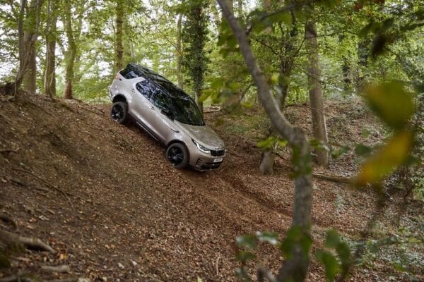 Land Rover Discovery 2021 descenso pendiente