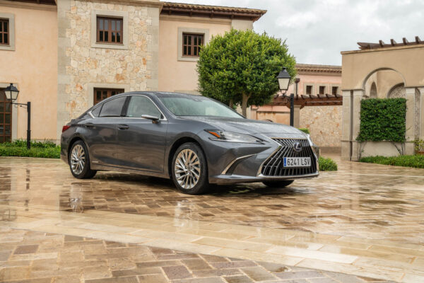 Lexus ES 2021