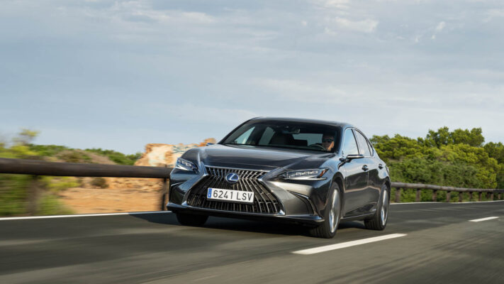 Lexus ES 2021