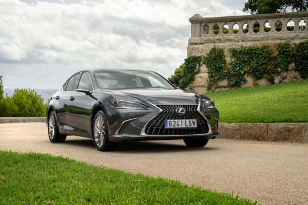 Lexus ES 2021