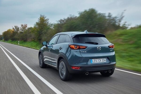 Mazda CX-3 2021 trasera dinámica