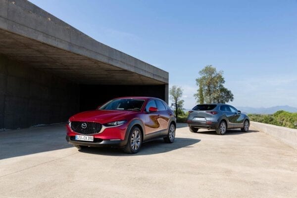 Mazda CX-30 frontal y trasera