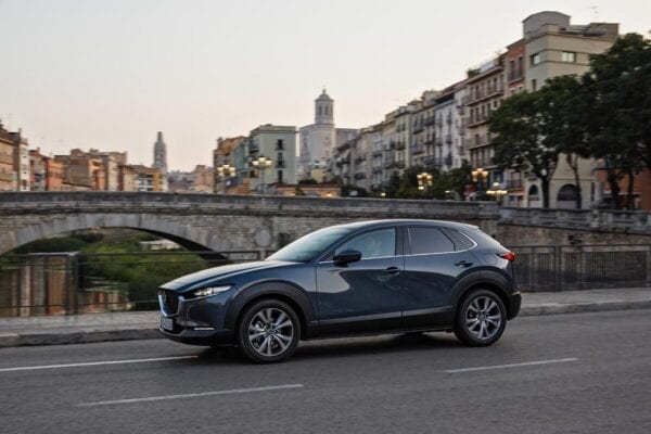 Mazda CX-30 en ciudad