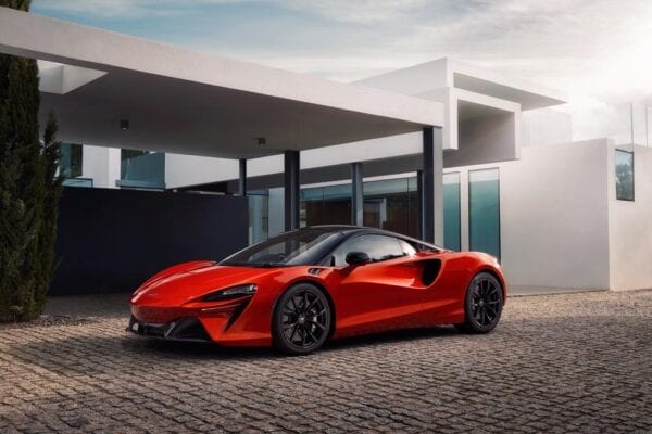 McLaren Artura orange