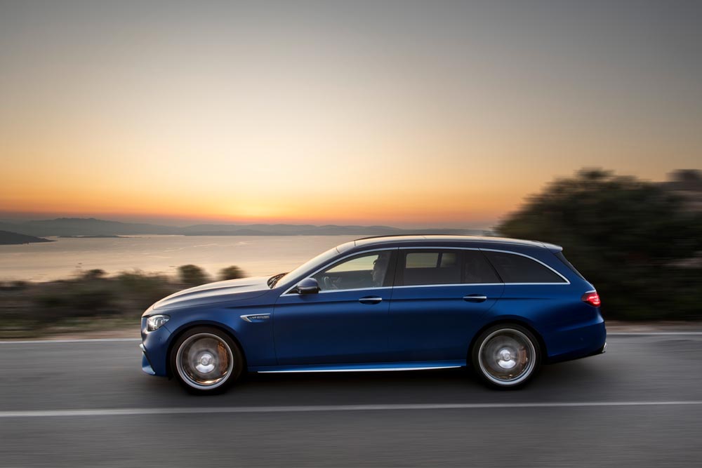 Mercedes AMG E 63 2020 perfil en movimiento