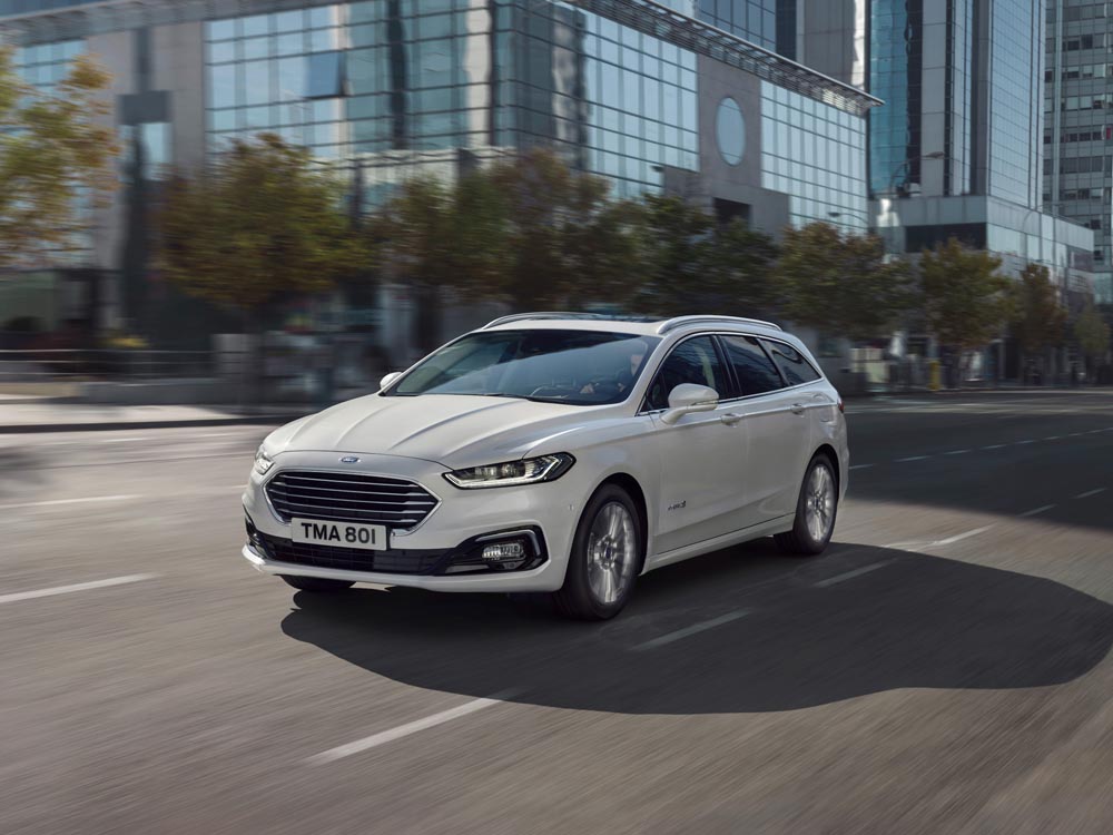 Ford Mondeo 2019 viene con variantes híbridas, gasolina y diésel.