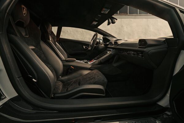 Novitec Huracan EVO  interior