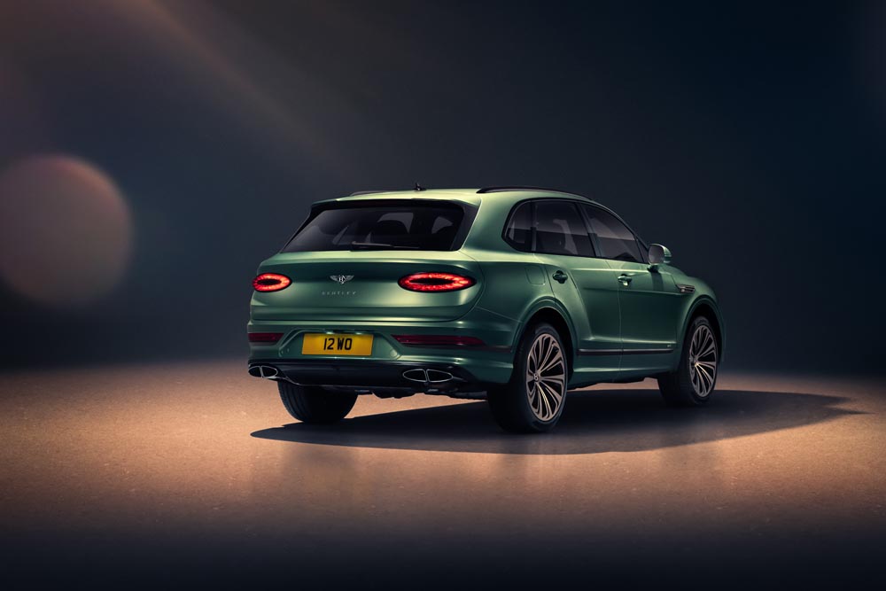 Bentley Bentayga 2020 verde tres cuartos trasero