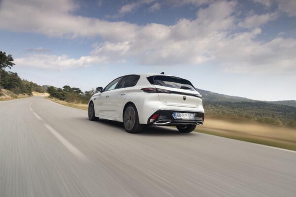 Nuevo Peugeot 308 trasera blanco