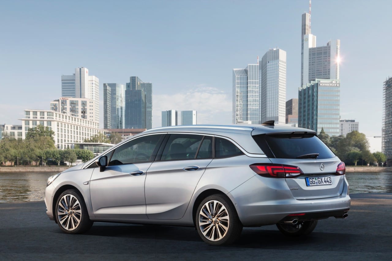 Opel Astra Sports Tourer: Familiar BiTurbo