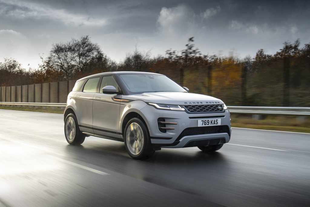 El Range Rover Evoque P300e se pasa al híbrido para ganar la etiqueta Cero