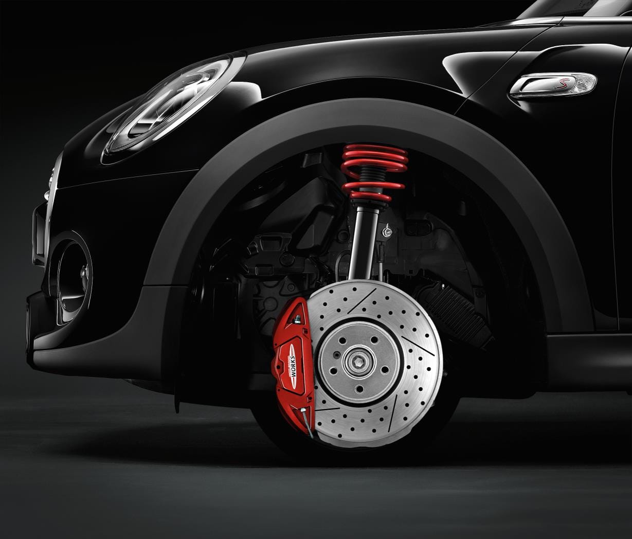 La actual selección de Accesorios Originales John Cooper Works ofrece opciones adicionales para disfrutar al máximo