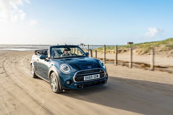 MINI Sidewalk Cabrio: elegancia chic a cielo abierto