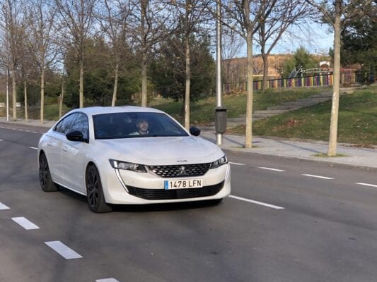 Peugeot 508 Hybrid movimiento frontal