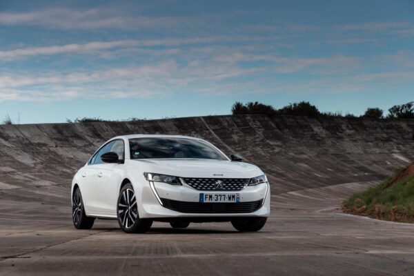 Peugeot electrificado