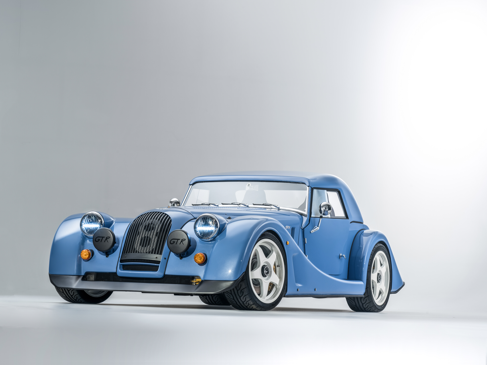 Morgan completa el primero de los nueve Plus 8 GTR