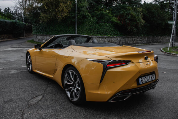 Porsche 911 Targa y Lexus LC 500 Cabrio