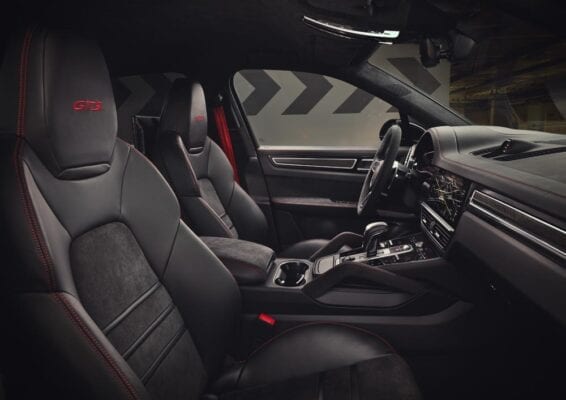 Porsche Cayenne GTS 2020 interior