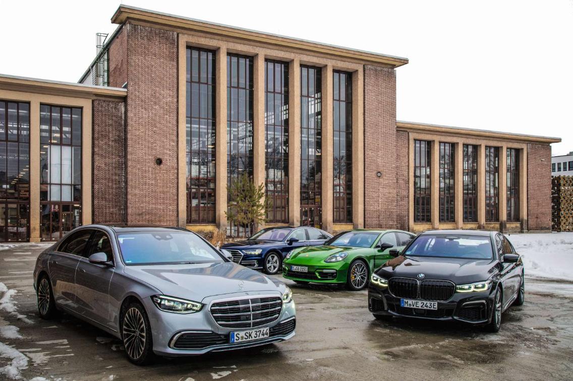 Porsche Panamera vs Mercedes Clase S vs BMW Serie 7 y Audi A8: hora de zarpar