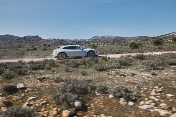 Porsche Taycan Cross Turismo offroad