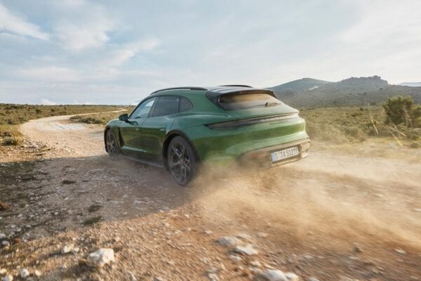 Porsche Taycan Cross Turismo offroad