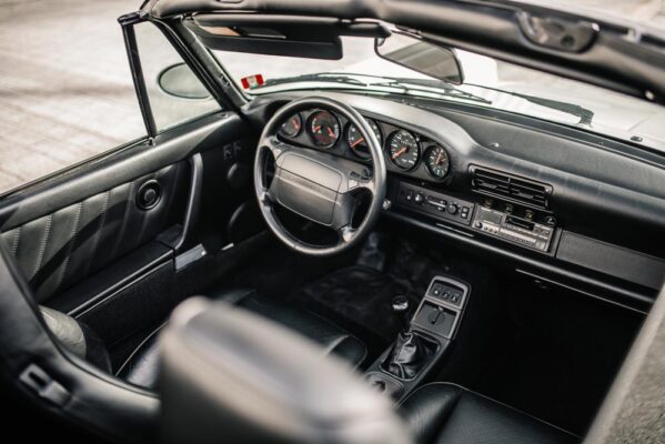 Porsche 911 Maradona interior