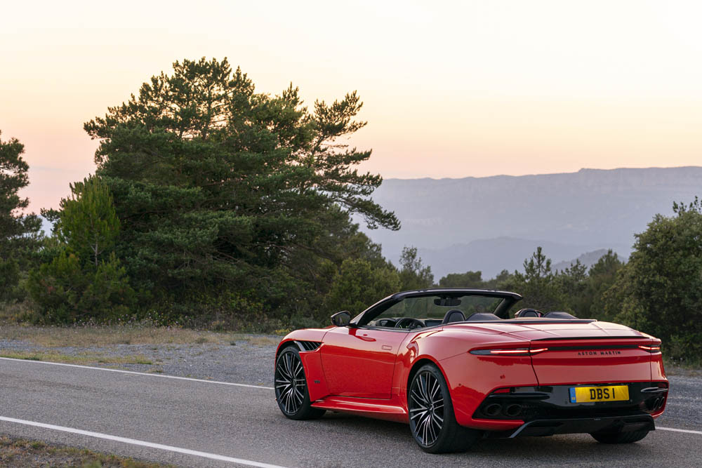 Prueba Aston Martin DBS Superleggera Volante, rabiosa elegancia