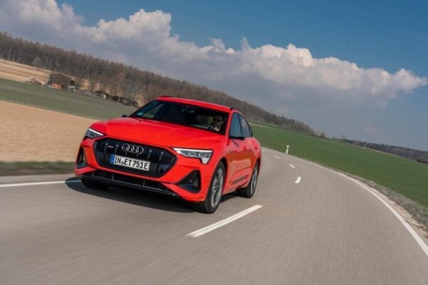 Audi e-Tron Sportback frontal movimiento