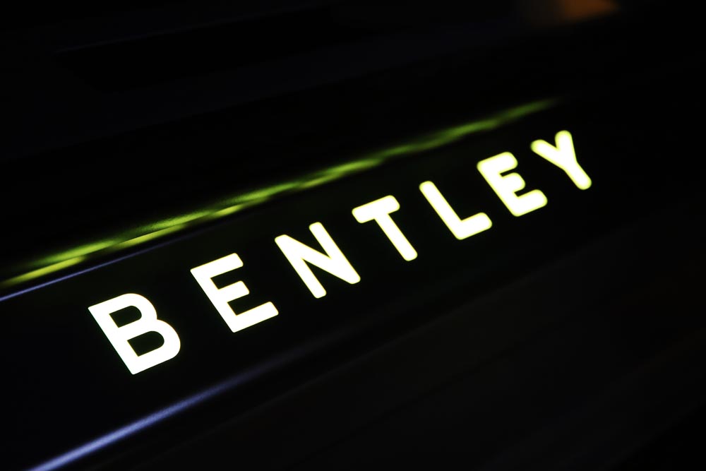 Bentley Continental GT W12 logo iluminado 