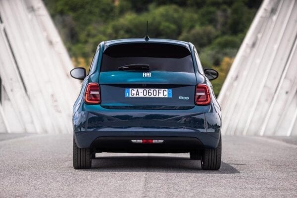 Prueba Fiat 500e trasera