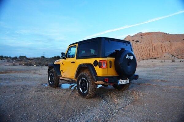 Jeep Wrangler Rubicon trasera