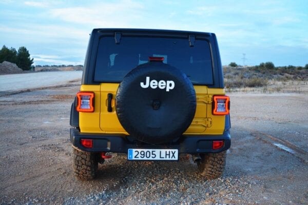 Jeep Wrangler Rubicon trasera