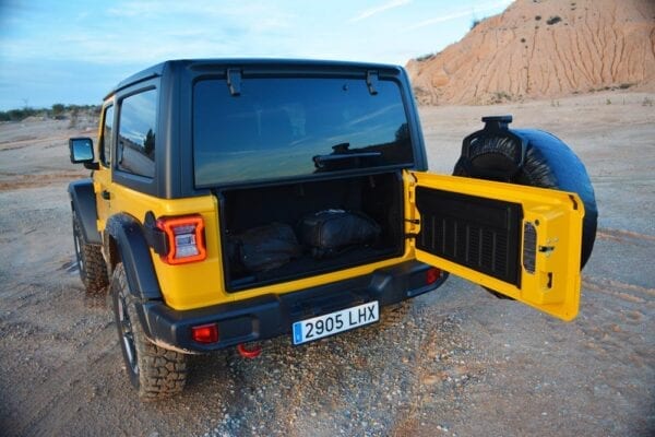 Jeep Wrangler Rubicon portón trasero