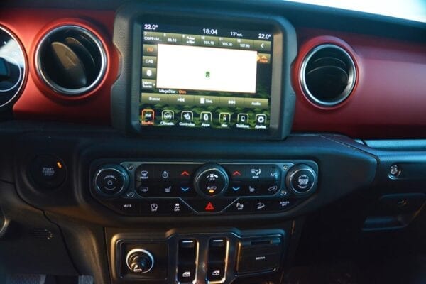 Jeep Wrangler Rubicon pantalla interior