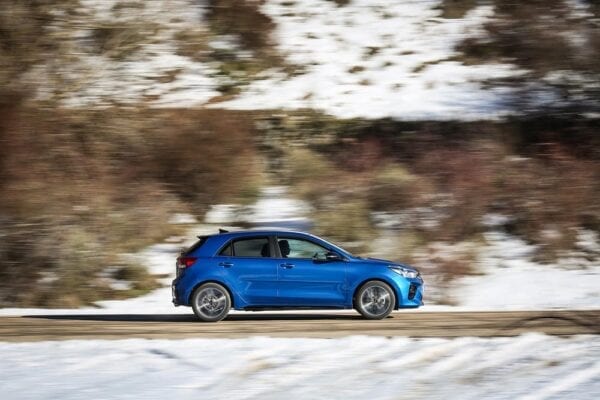 Kia Rio 2021 perfil dinámica