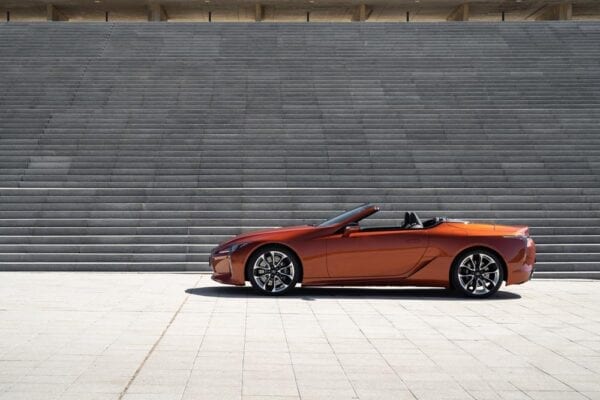 Lexus LC 500 Cabrio perfil descapotado