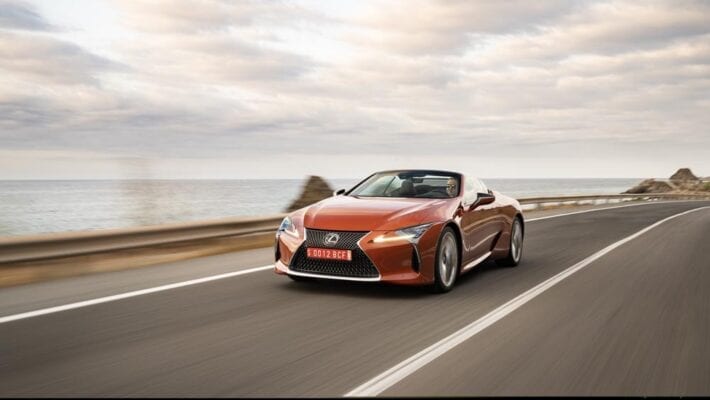 Lexus LC 500 Cabrio tres cuartos delantero dinámica