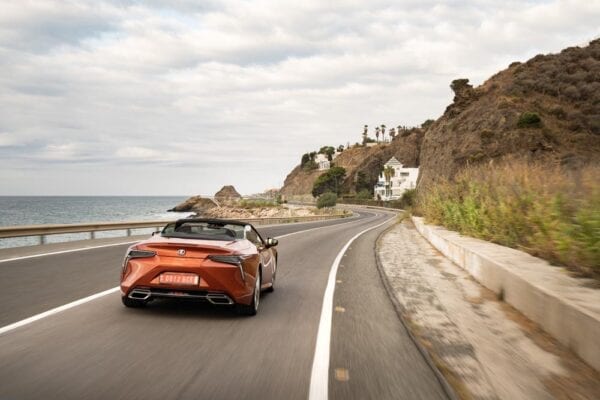 Lexus LC 500 Cabrio trasera dinámica