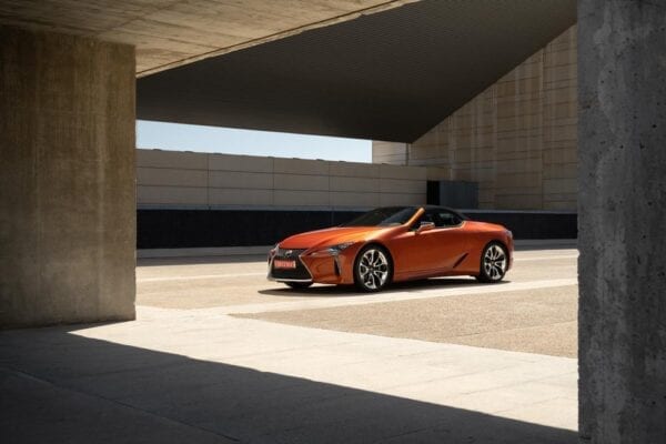 Lexus LC 500 Cabrio tres cuartos delantero